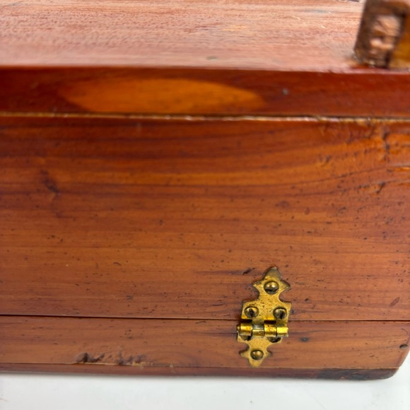 Vintage miniature cedar wood chest/hope chest/jewelry box-EUC - Picture 11 of 15